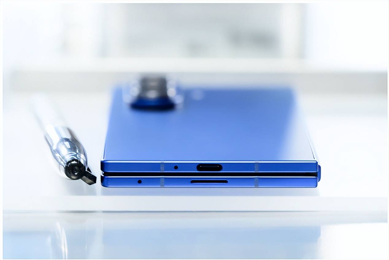 Galaxy Z Fold7手机成为你的全天候伴侣pg电子免费试玩模拟器折叠屏也能轻装上阵——三星(图3)